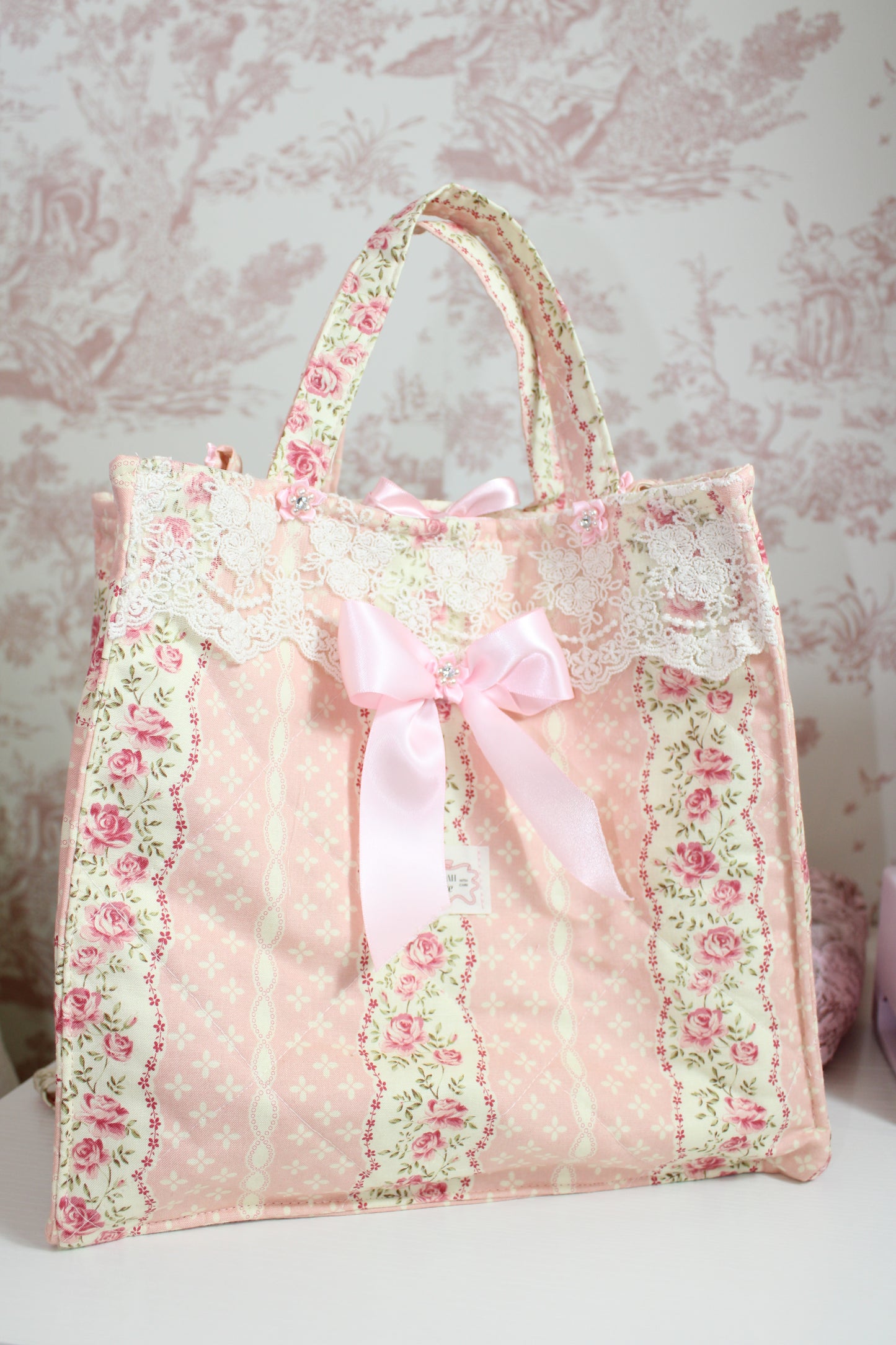 The Gardenia Handbag With Detachable Straps