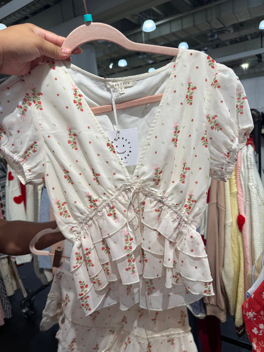 Strawberry Ivory Set December