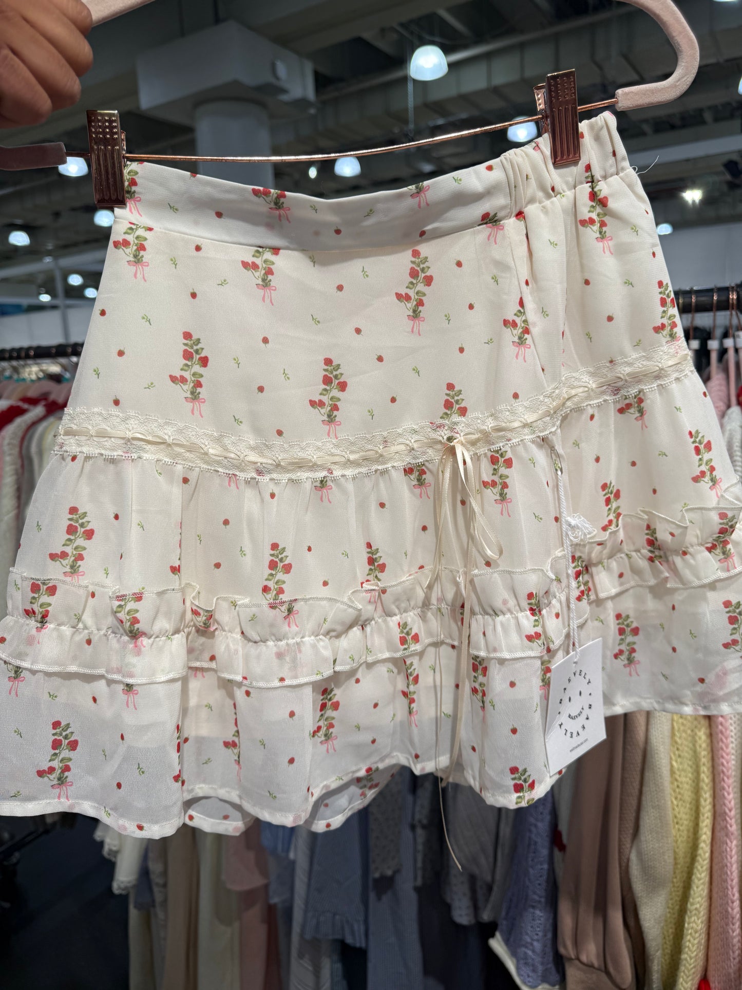 Strawberry Ivory Set December