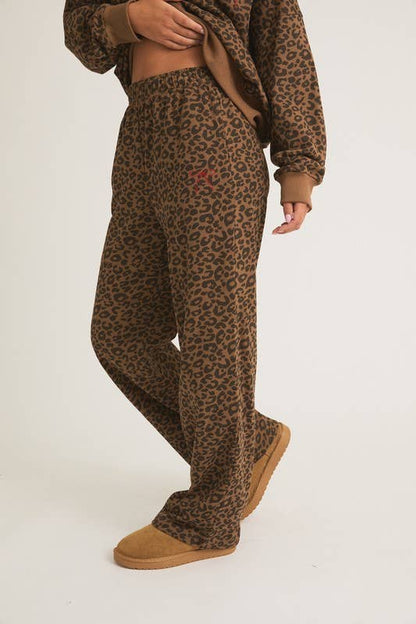 A Very Cozy Cheetah Cotton Crew Neck Sweatshirt And Sweatpants Set