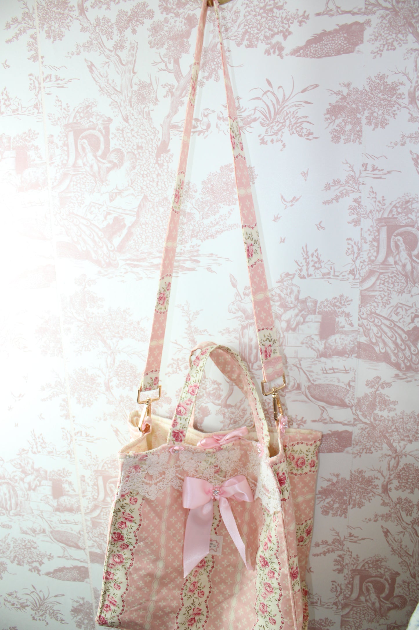 The Gardenia Handbag With Detachable Straps