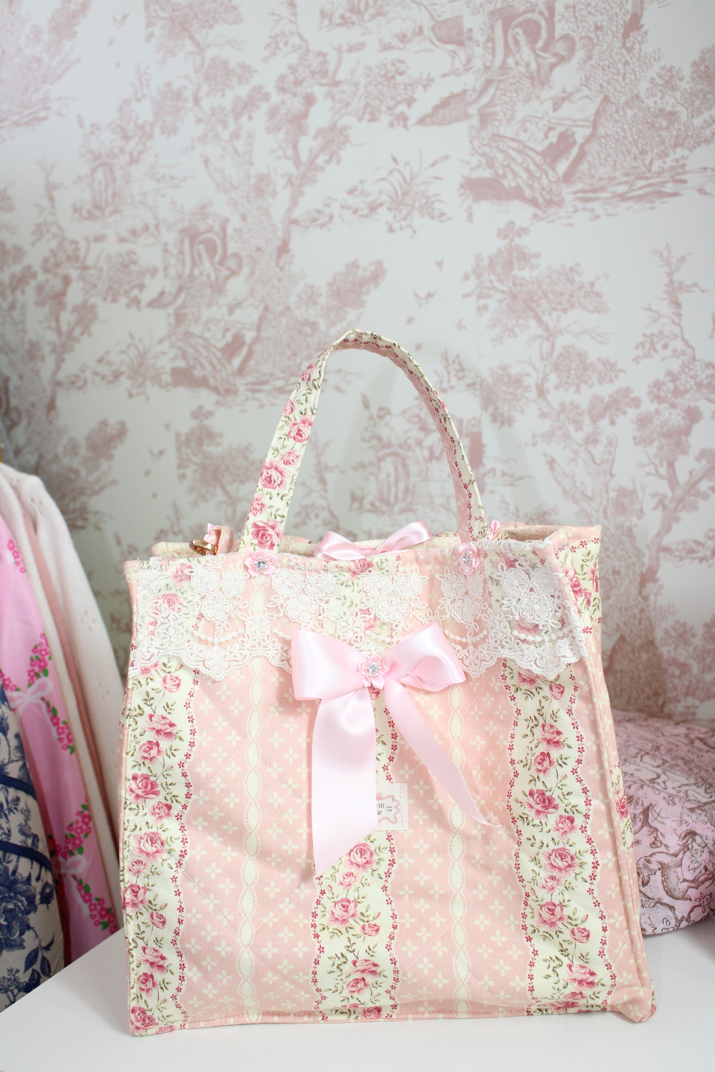 The Gardenia Handbag With Detachable Straps