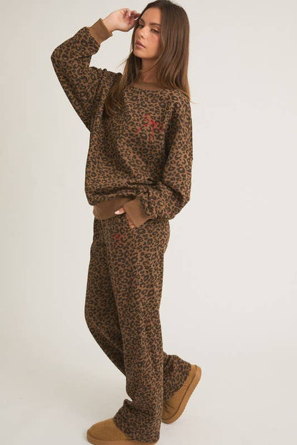 A Very Cozy Cheetah Cotton Crew Neck Sweatshirt And Sweatpants Set